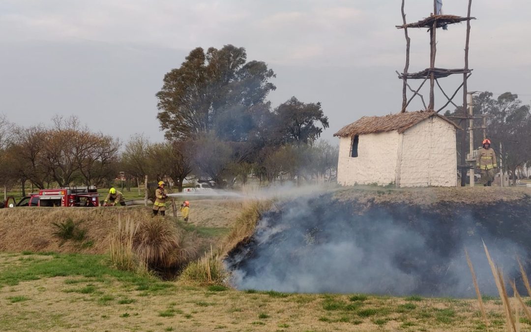VANDALISMO: PRENDIERON FUEGO ALREDEDOR DEL FORTÍN 12 DE ABRIL Y EL MANGRULLO, EN EL PARQUE VILLEGAS
