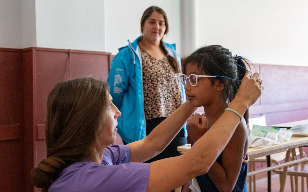 SE REALIZÓ LA ENTREGA DE LA ÚLTIMA TANDA DE ANTEOJOS A NIÑOS/AS QUE PARTICIPARON DEL PROGRAMA VER PARA APRENDER