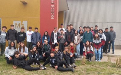 ESTUDIANTES SECUNDARIOS DE LAS LOCALIDADES DE NUEVA PLATA, GIRONDO Y FRANCISCO MADERO VISITARON LOS MUSEOS FERROVIARIO Y DE ARTE MURAL