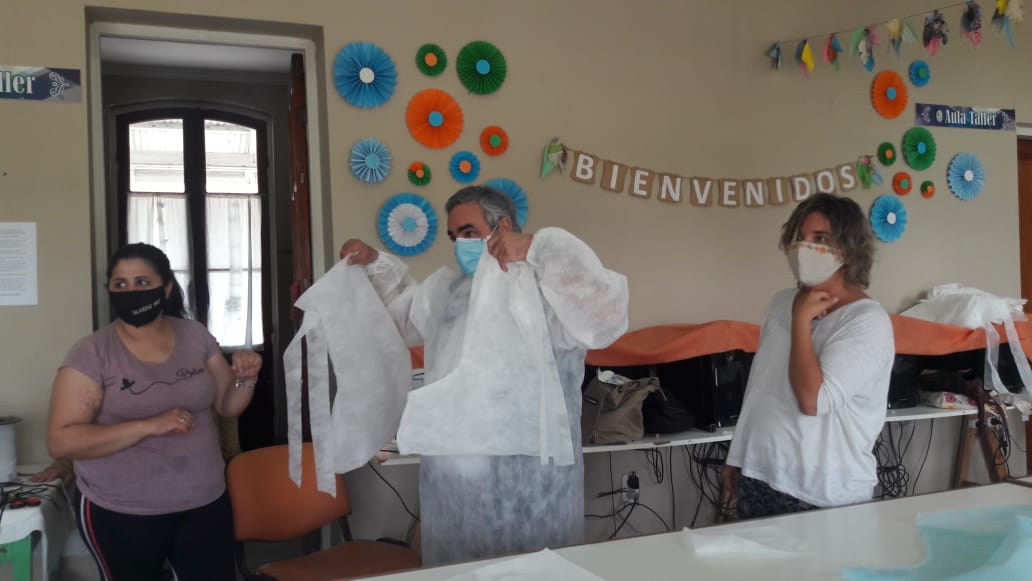 EL INTENDENTE VISITÓ LA COOPERATIVA TEXTIL DE BERUTI, DONDE SE CONFECCIONAN ELEMENTOS DE SEGURIDAD PARA EL PERSONAL DEL HOSPITAL