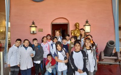 ALUMNOS Y ALUMNAS DE CUARTO GRADO DE LA ESCUELA Nº 5 HICIERON UNA VISITA GUIADA AL MUSEO DE LA COMANDANCIA Y LA PLAZA SAN MARTÍN