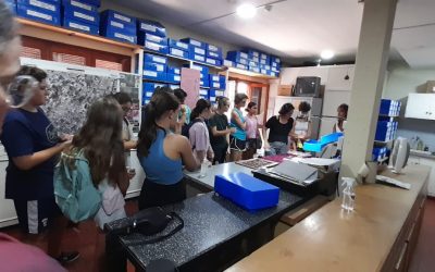 ALUMNOS Y ALUMNAS DEL TALLER DE CERÁMICA DE LA ESCUELA DE ESTÉTICA VISITARON EL ARCHIVO ARQUEOLÓGICO MUNICIPAL