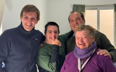 EL INTENDENTE FRANCISCO RECOULAT VISITÓ EL TALLER PROTEGIDO “PEÑI HUÉ” Y ENTREGÓ MANTAS DEL PROGRAMA TEJIDO SOLIDARIO