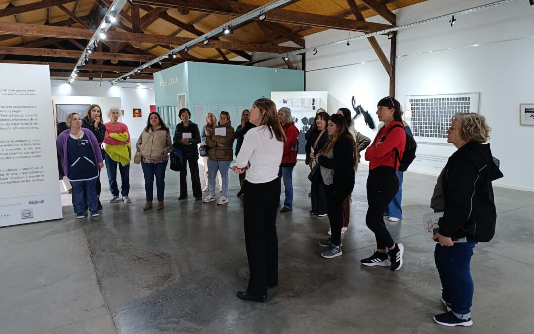 ESTUDIANTES DEL CURSO DE ITALIANO DE LA ESCUELA MUNICIPAL REALIZARON UNA VISITA EDUCATIVA AL MUMAV
