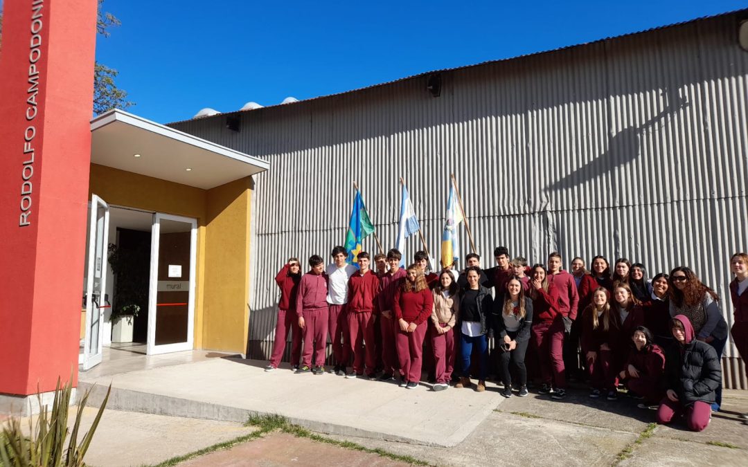 ESTUDIANTES DEL INSTITUTO NUESTRA SEÑORA DEL ROSARIO VISITARON AYER (MIÉRCOLES) EL MUSEO DE ARTE MURAL