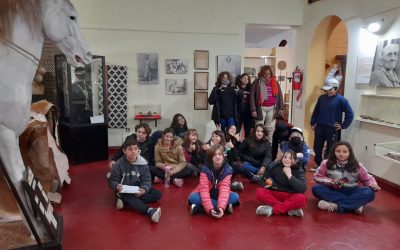 ALUMNOS/AS DE PRIMER AÑO DE LA ESCUELA SECUNDARIA ESPECIALIZADA EN ARTE Nº 1 VISITARON EL MUSEO HISTÓRICO REGIONAL