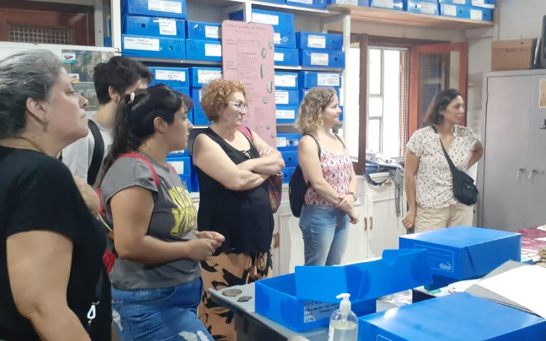 OTRO GRUPO DE CERAMISTAS VISITÓ EL ARCHIVO ARQUEOLÓGICO MUNICIPAL