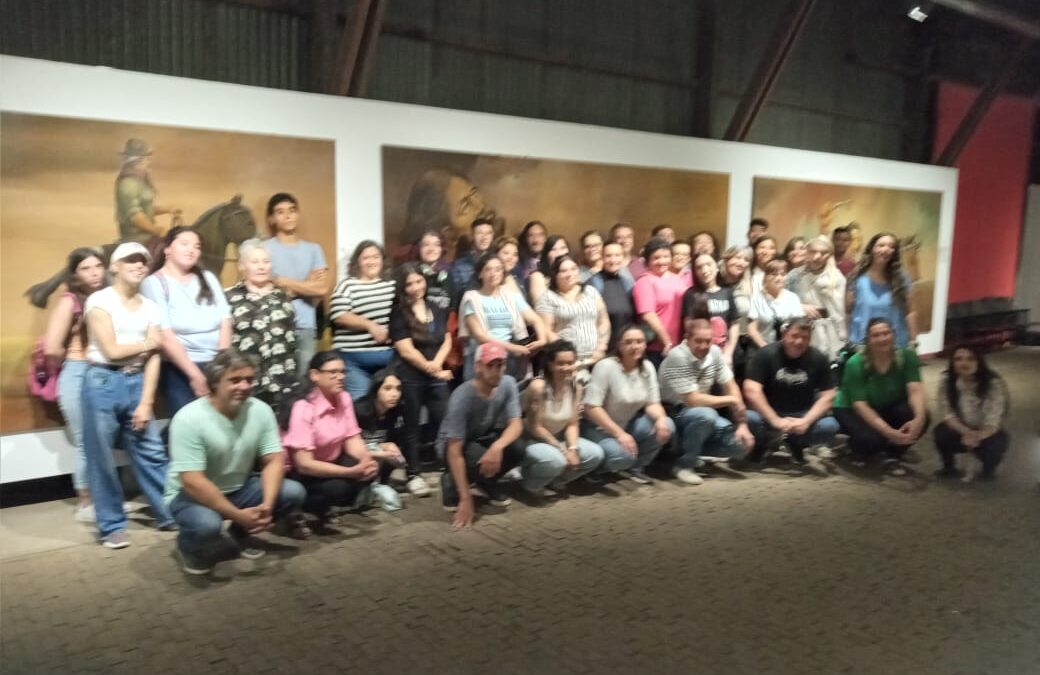 ESTUDIANTES DE LOS CENS 453 Y 454 VISITARON EL MUSEO DE ARTE MURAL “RODOLFO CAMPODÓNICO”