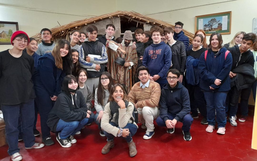 ESTUDIANTES DE CUARTO AÑO DE LA ESCUELA SECUNDARIA N°3 HICIERON UNA VISITA GUIADA AL MUSEO HISTÓRICO REGIONAL