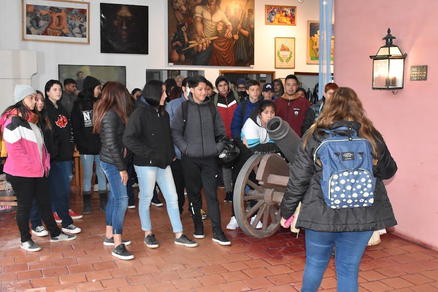 ALUMNOS Y DOCENTES DE LA ESCUELA DE EDUCACIÓN SECUNDARIA Nº 9 VISITARON ESTA MAÑANA (VIERNES) EL MUSEO DE LA COMANDANCIA