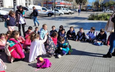ALUMNAS Y ALUMNOS DE PRIMER GRADO DE LA ESCUELA Nº 2 HICIERON UNA VISITA GUIADA EN PLAZA SAN MARTÍN