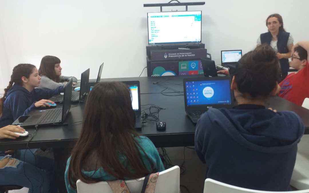 EL POLO CIENTÍFICO TECNOLÓGICO RECIBIÓ LA VISITA DE ESTUDIANTES DE 1º AÑO DE LA EX ESCUELA DE COMERCIO