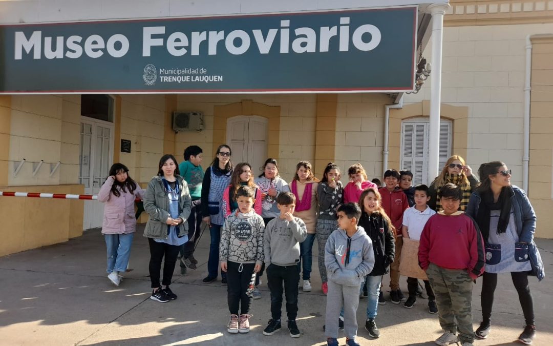 ALUMNOS/AS DEL CENTRO INFANTIL “CARLOS PIOVESAN”, DE TREINTA DE AGOSTO, VISITARON EDIFICIOS PÚBLICOS Y MUSEOS DE LA CIUDAD CABECERA