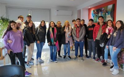 ESTUDIANTES DE TRES LOMAS HICIERON UNA VISITA GUIADA POR EL ARTE MURAL DE TRENQUE LAUQUEN