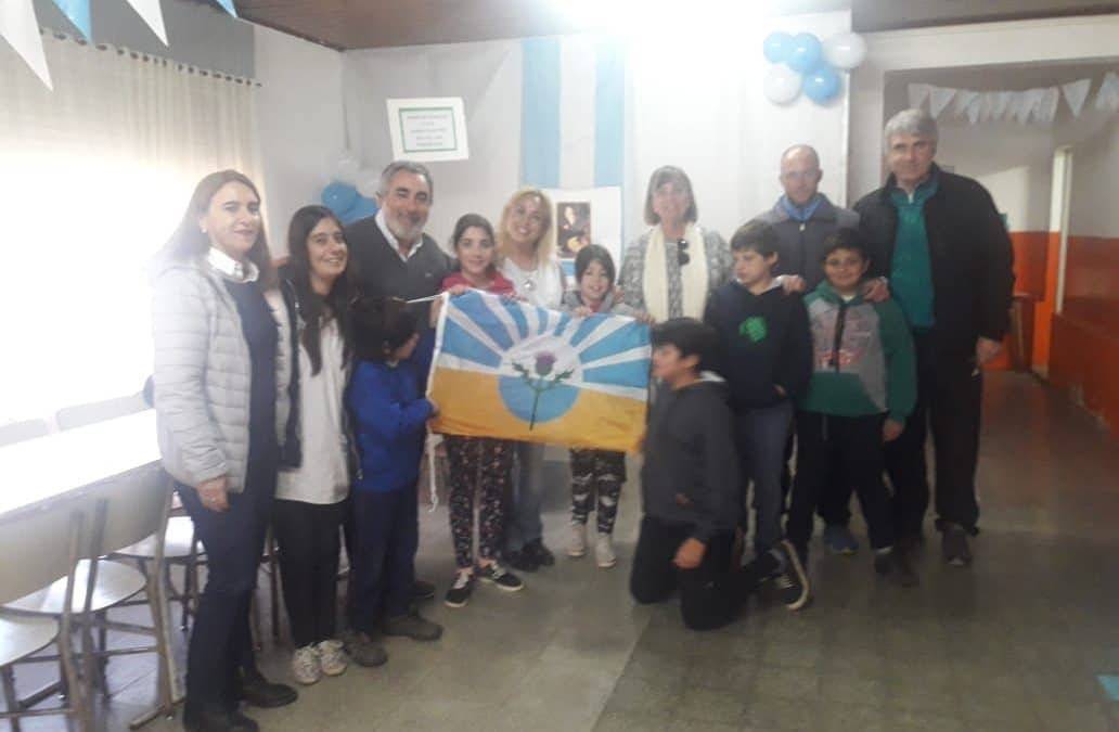 Fernández y funcionarios visitaron la Escuela 16