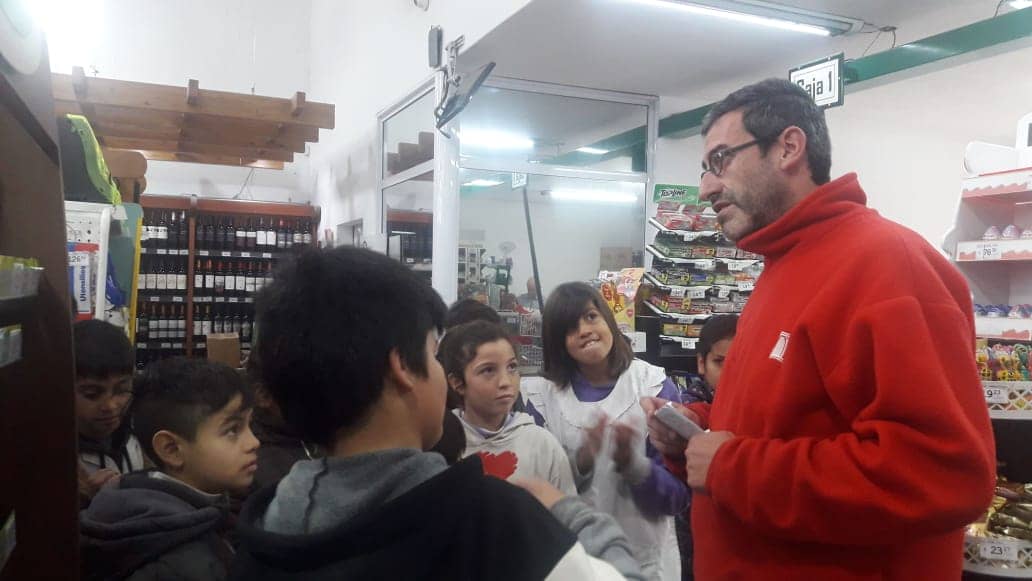 LA ESCUELA Nº 46 PARTICIPA DEL TALLER DE NUTRICIÓN Y LOS CHICOS RECORRIERON HOY (VIERNES) UN SUPERMERCADO