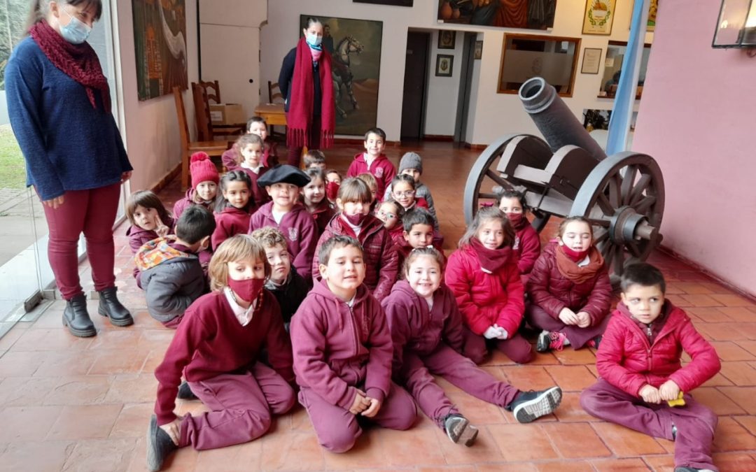 VISITA GUIADA POR EL MUSEO DE LA COMANDANCIA Y PLAZA SAN MARTÍN PARA ALUMNOS DE PRIMER GRADO DEL INSTITUTO NUESTRA SEÑORA DEL ROSARIO