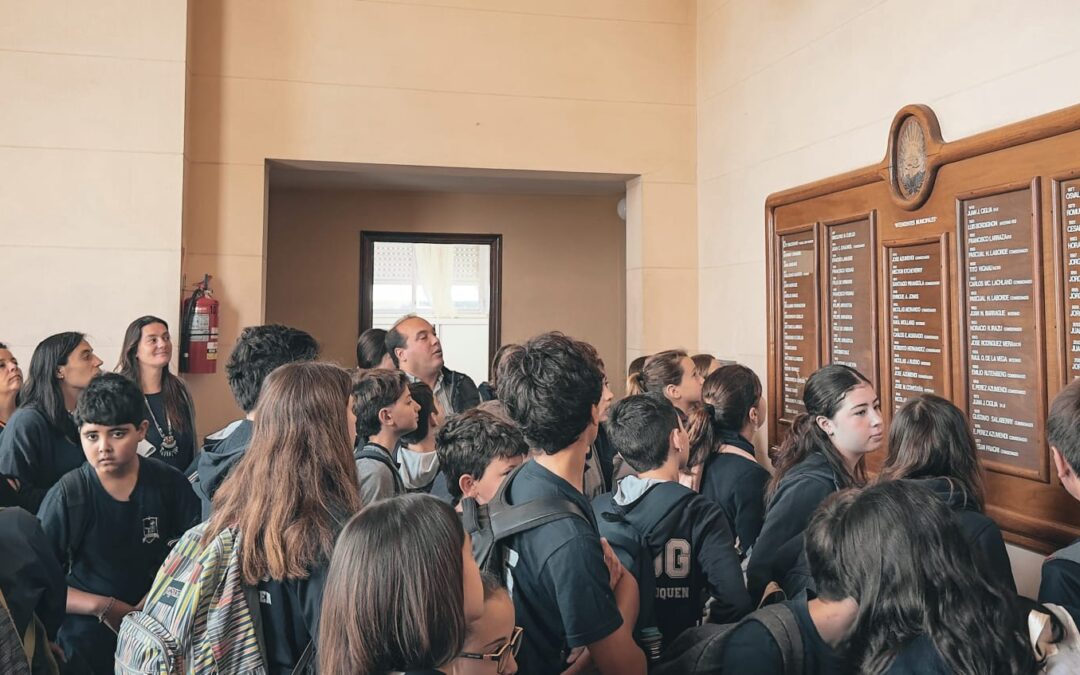 EL INTENDENTE RECIBIÓ Y DIALOGÓ CON ALUMNOS DE 6º AÑO DE PRIMARIA DEL INSTITUTO MIGUEL DI GERÓNIMO