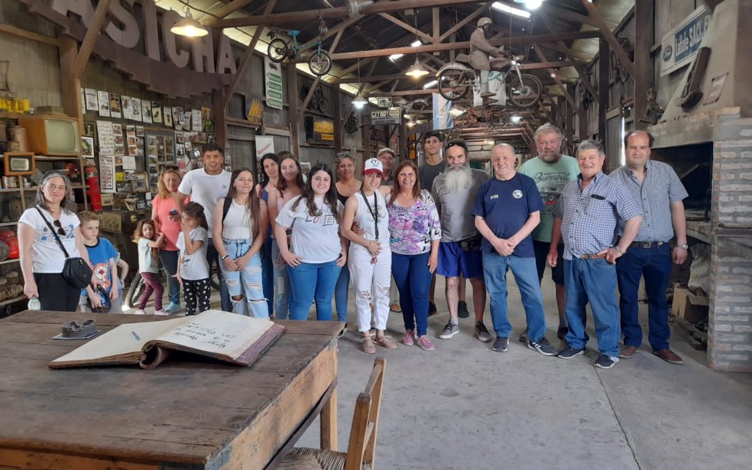 AMPLIA PARTICIPACIÓN Y MARCADO INTERÉS DE LOS VECINOS/AS, EN LA VISITA GUIADA POR EL POLO CULTURAL/CUADRO FERROVIARIO