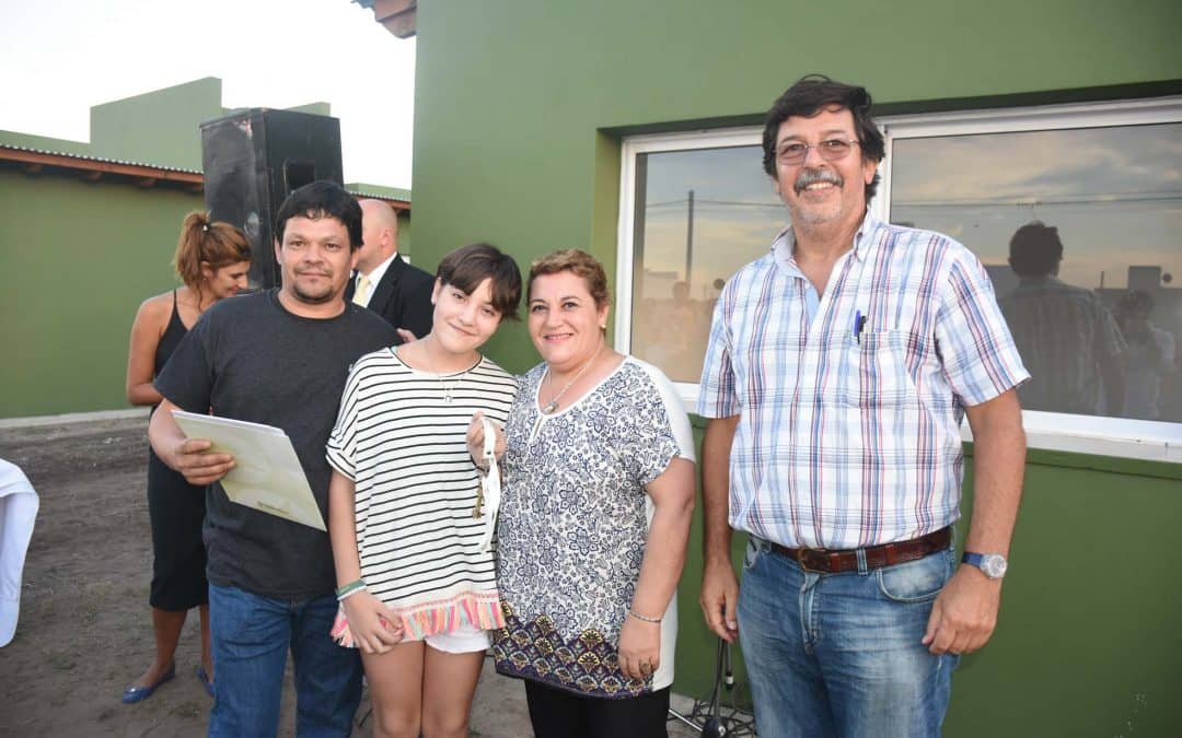 31 familias recibieron las llaves de sus viviendas en la Ampliación Urbana