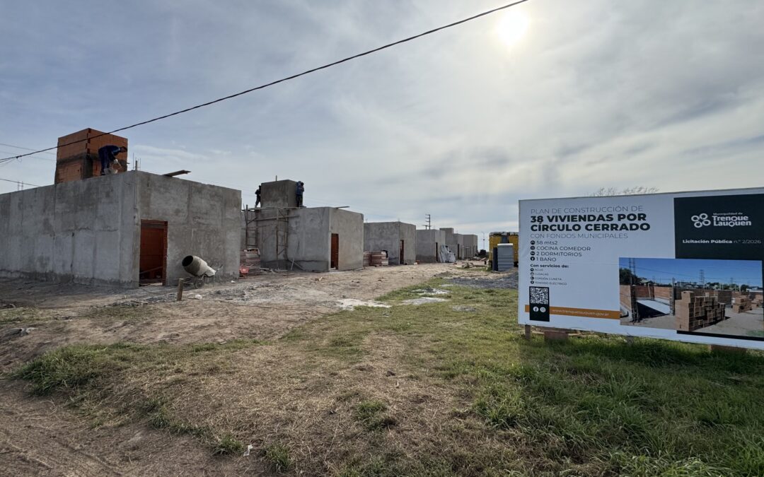 EL INTENDENTE FRANCISCO RECOULAT RECORRIÓ EL AVANCE DE LA CONSTRUCCIÓN DE VIVIENDAS POR CÍRCULO CERRADO EN 30 DE AGOSTO
