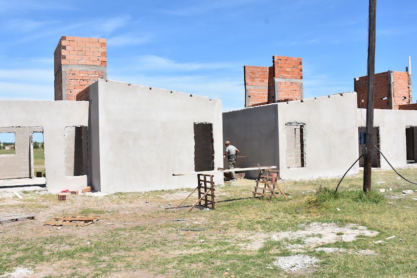 EL MUNICIPIO ADJUDICÓ UNA LICITACIÓN PÚBLICA POR MÁS DE 14 MILLONES DE PESOS PARA LA COMPRA DE LADRILLOS CON DESTINO A 50 VIVIENDAS