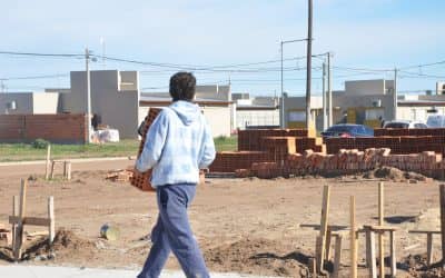 Se levantan las viviendas ex Procrear y se anuncia la entrega de las casas de policías