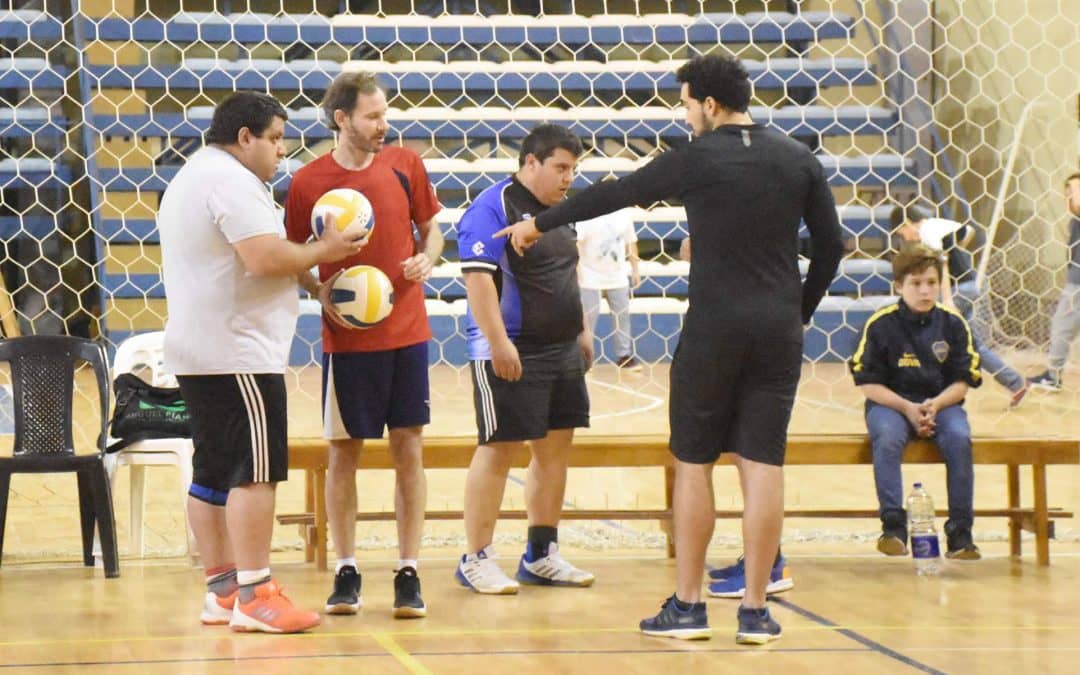 EL CEF, DE AMÉRICA, Y LA GLORIA, DE 30 DE AGOSTO, LIDERAN LA TABLA DEL VOLEY MASCULINO