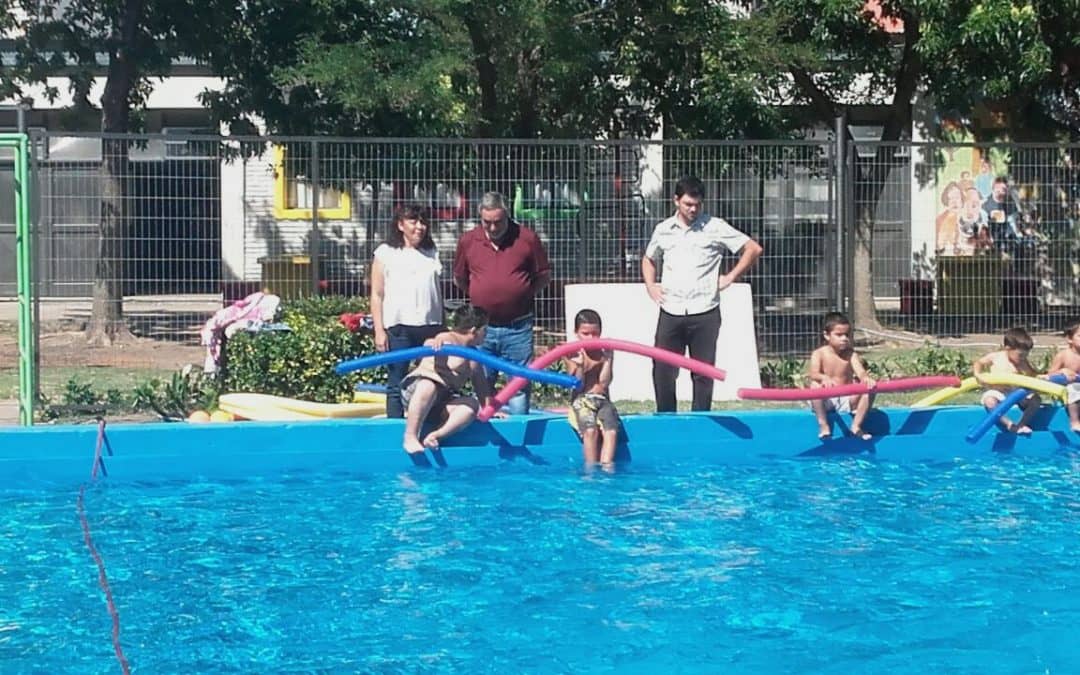 Fernández visitó Casa del Niño e inauguró la temporada de verano