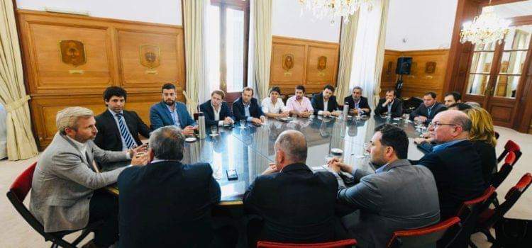 MIGUEL FERNANDEZ Y OTROS ONCE JEFES COMUNALES SE REUNIERON AYER CON EL MINISTRO ROGELIO FRIGERIO