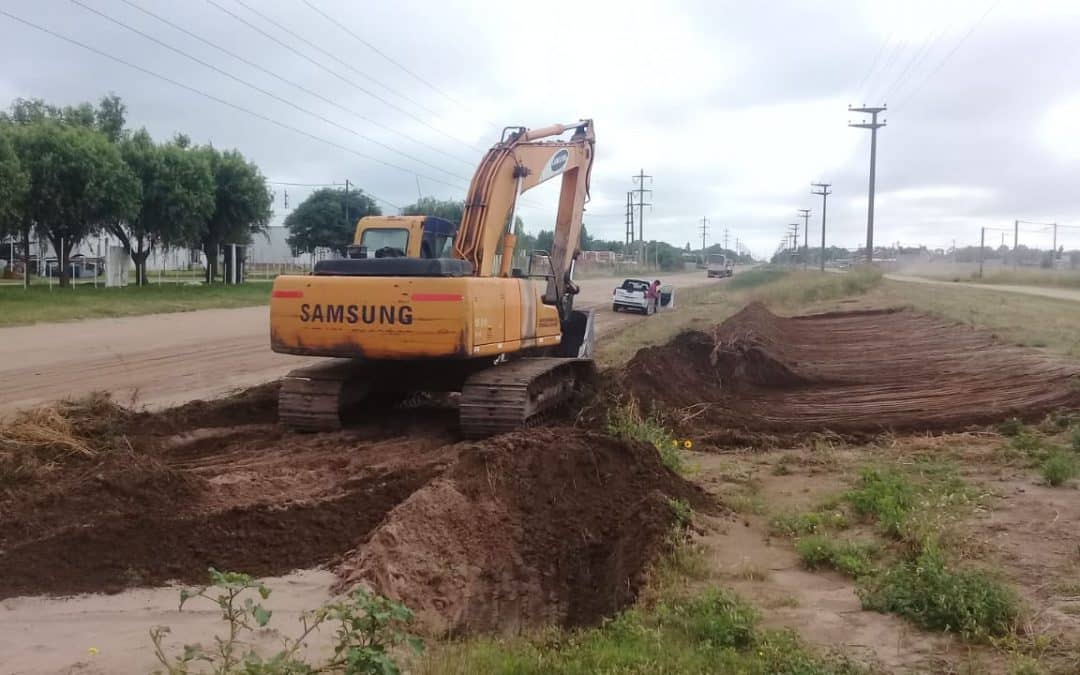 SE EMPEZO A RECONSTRUIR Y PERFILAR EL CANAL DE DESAGÜES PLUVIALES A CIELO ABIERTO EN BATALLÓN II DE INFANTERÍA
