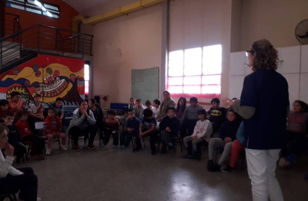 ODONTÓLOGAS OFRECIERON UNA CHARLA, ENTREGARON CEPILLOS DE DIENTES Y REVISARON A LOS CHICOS DEL CEC Nº 802