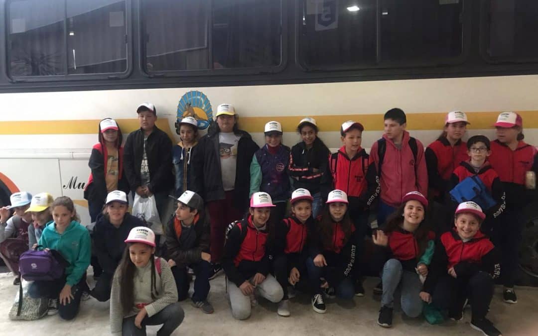 TREINTA CHICOS EGRESADOS DE 6° AÑO DE LAS ESCUELAS RURALES VERDES VIAJARON HOY (LUNES) A PEHUEN CÓ Y REGRESAN EL JUEVES QUE VIENE