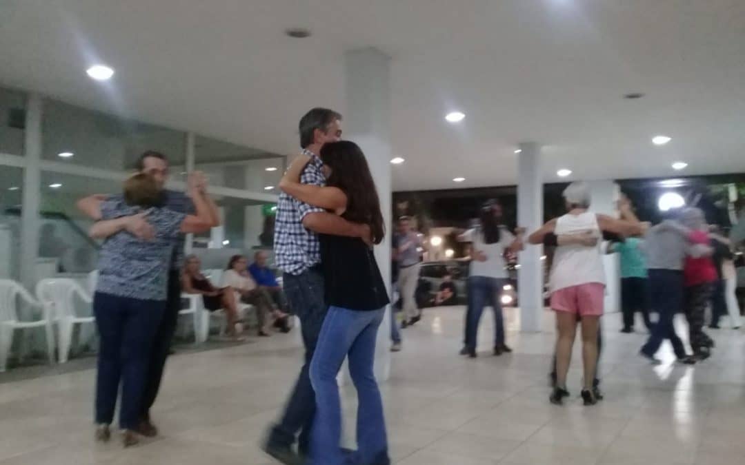 «TANGO EN LA CALLE» LE PONE MÚSICA Y BAILE A LA NOCHE DEL MIÉRCOLES EN EL PATIO DEL CENTRO CÍVICO