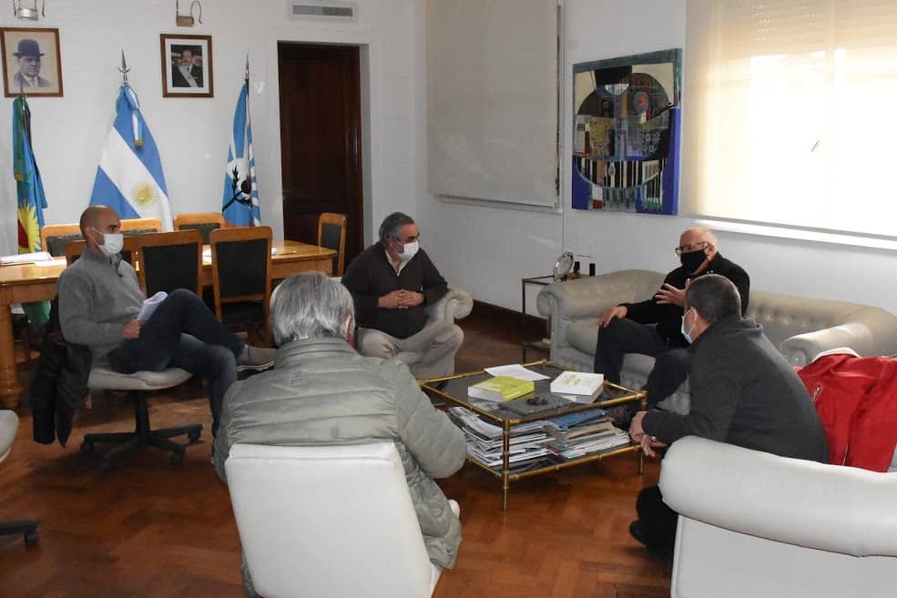 FERNÁNDEZ RECIBIÓ A AUTORIDADES DEL CÍRCULO MÉDICO Y A REPRESENTANTES DE TRES GREMIOS: UOCRA, UTHGRA Y COMERCIO