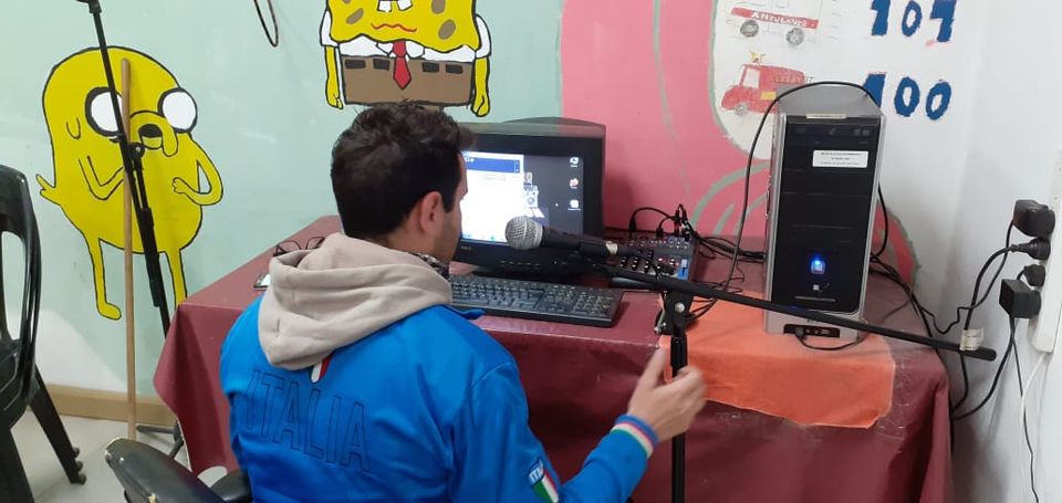 LOS LUNES Y VIERNES LOS JÓVENES DEL PROGRAMA ENVIÓN HARÁN UN MARATÓN RADIAL PARA ESTAR MÁS CERCA DE LOS CHICOS Y DE LA COMUNIDAD