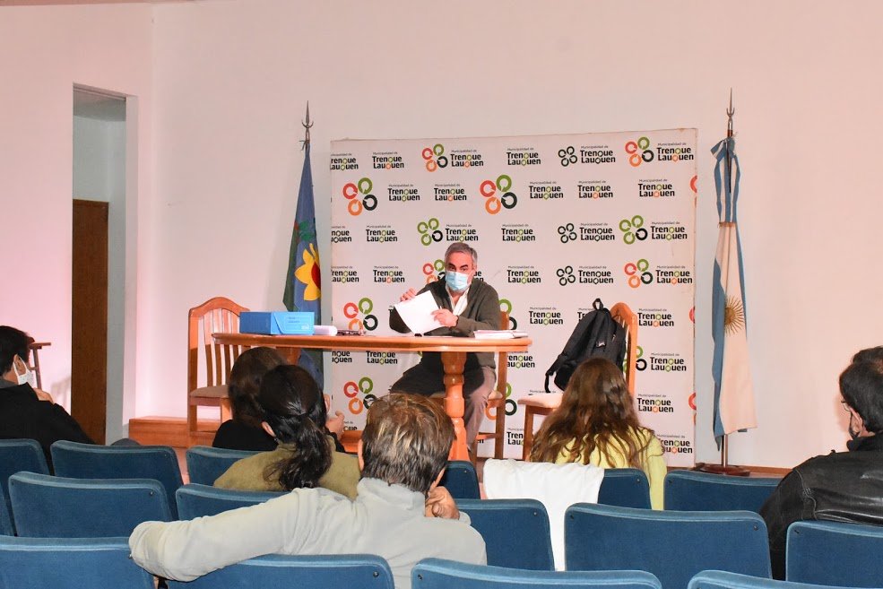 EL INTENDENTE SE REUNIÓ CON LOS VECINOS AUTOCONVOCADOS E HIZO UN RACCONTO SOBRE EL MANEJO DEL AGUA DESDE LOS AÑOS 90 HASTA HOY