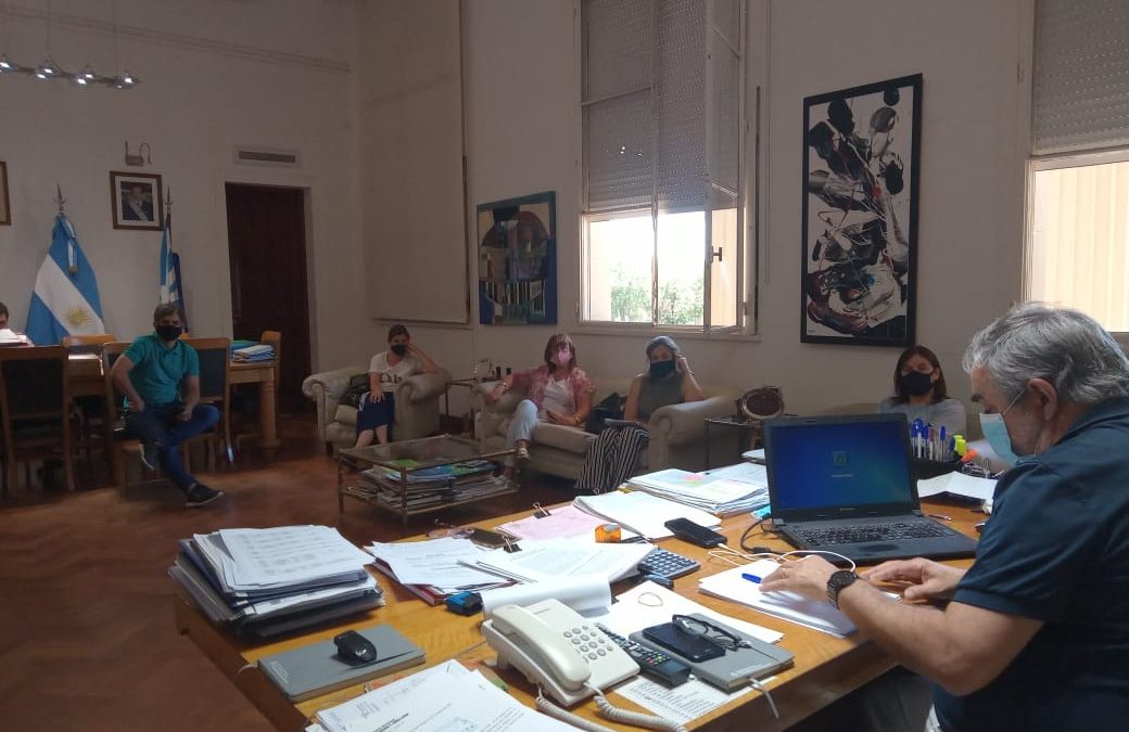 EL INTENDENTE SE REUNIÓ CON AUTORIDADES DISTRITALES Y REGIONALES DE EDUCACIÓN Y UN GRUPO DE PADRES QUE PIDE POR LA VUELTA A LA PRESENCIALIDAD EN LAS ESCUELAS