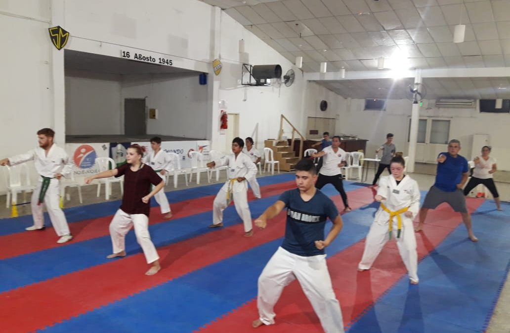 LA ESCUELA MUNICIPAL DE TAEKWONDO OLÍMPICO YA ESTÁ FUNCIONANDO LUNES, MIÉRCOLES Y VIERNES EN TRES TURNOS EN EL CLUB MONUMENTAL