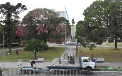 EL MUNICIPIO PUSO VALLAS EN EL PERÍMETRO DE LA PLAZA SAN MARTÍN Y COMENZÓ LA PRIMERA ETAPA DE SU REMODELACIÓN
