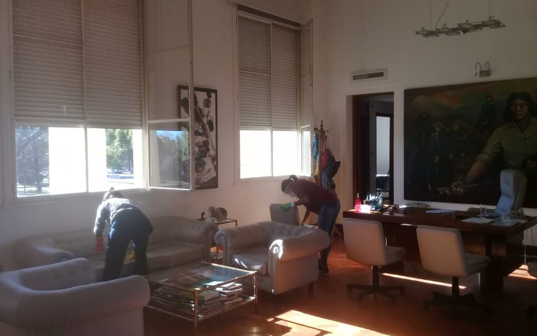 SE REALIZAN HOY TAREAS DE LIMPIEZA Y DESINFECCIÓN EN EL PALACIO MUNICIPAL EN BASE A RECOMENDACIONES QUE DIO EL ÁREA DE SALUD