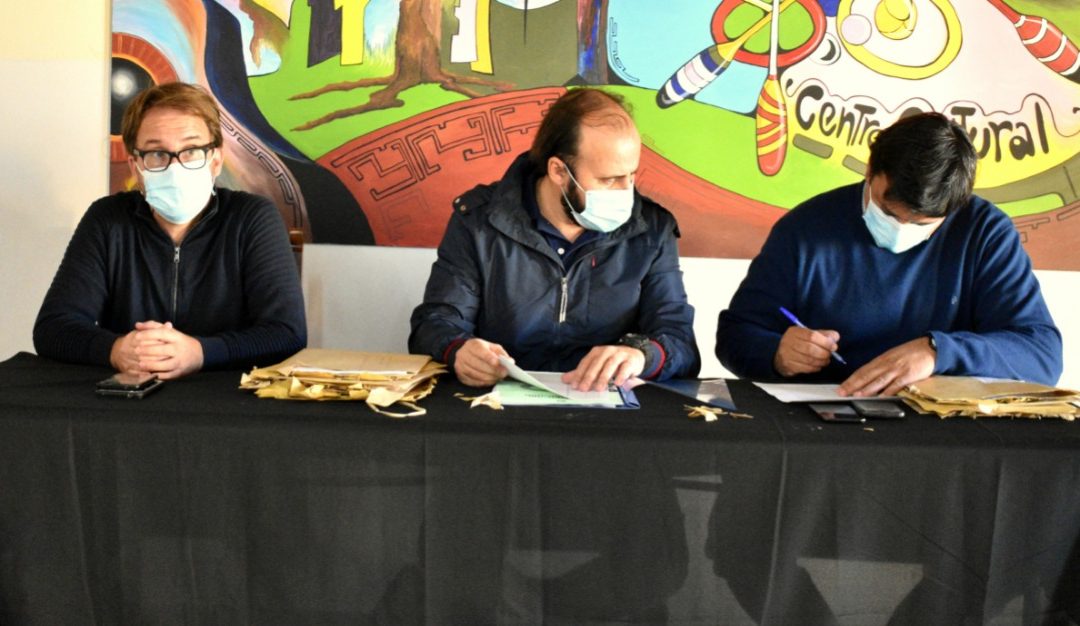 30 DE AGOSTO: EL INTENDENTE INTERINO ENCABEZÓ EL ACTO DE APERTURA DE SOBRES DEL CONCURSO POR UNA VIVIENDA DE CÍRCULO CERRADO