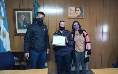 ENTREGA DE RECONOCIMIENTO A LA COMISARÍA DE LA MUJER Y LA FAMILIA DE TRENQUE LAUQUEN AL CUMPLIRSE 15 AÑOS DE SU CREACIÓN