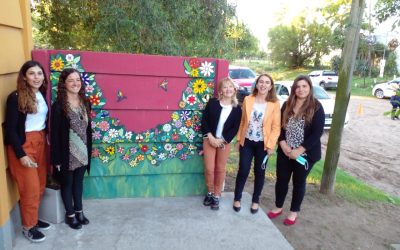 LA SEDE GARRÉ DE LA ESCUELA MUNICIPAL DEJÓ INAUGURADO UN MURAL DE MOSAIQUISMO DURANTE SU ACTO DE FIN DE AÑO