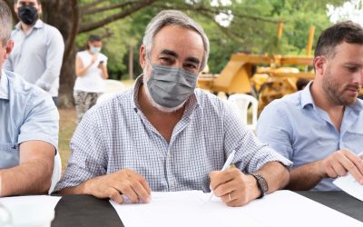EL INTENDENTE FIRMÓ CON PROVINCIA UN CONVENIO POR 20 MILLONES DE PESOS POR EL PLAN DE MEJORA DE CAMINOS RURALES
