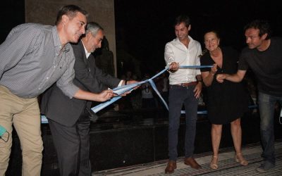 CON AMPLIA PARTICIPACIÓN COMUNITARIA, BANDAS EN VIVO, ACROBACIAS EN EL AIRE Y FUEGOS ARTIFICIALES, EL INTENDENTE ENCABEZÓ EL ACTO DE REINAGURACIÓN DE LA PLAZA SAN MARTÍN