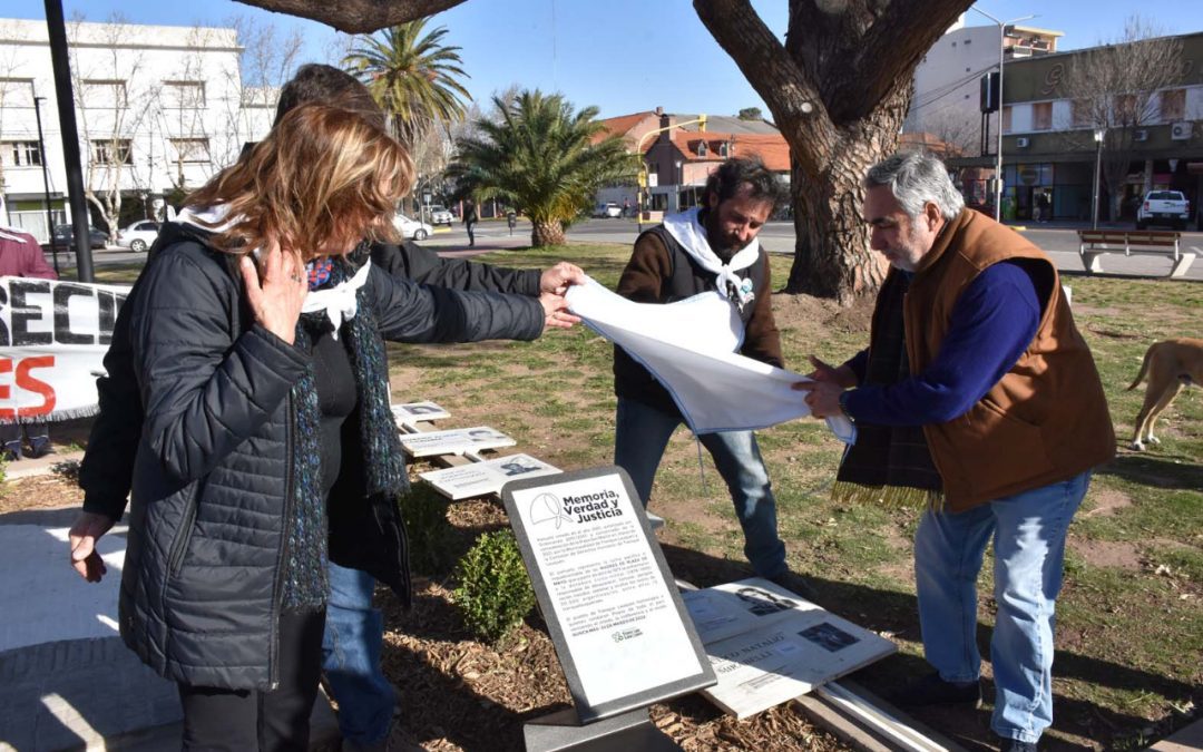 EL MUNICIPIO Y LA COMISIÓN DE DERECHOS HUMANOS DEJARON SEÑALIZADO EL PAÑUELO DE LA PLAZA SAN MARTÍN
