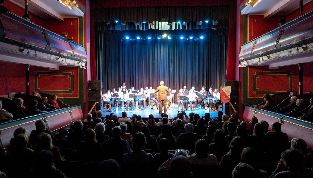 LA BANDA MUNICIPAL LUIS PEREGO FESTEJÓ SU 36º ANIVERSARIO EN EL TEATRO ESPAÑOL ACOMPAÑADA POR EL CARIÑO DE LA COMUNIDAD