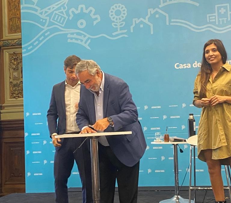 HITO HISTÓRICO: EL INTENDENTE FIRMÓ CON LA PROVINCIA UN CONVENIO PARA CERRAR EL BASURAL