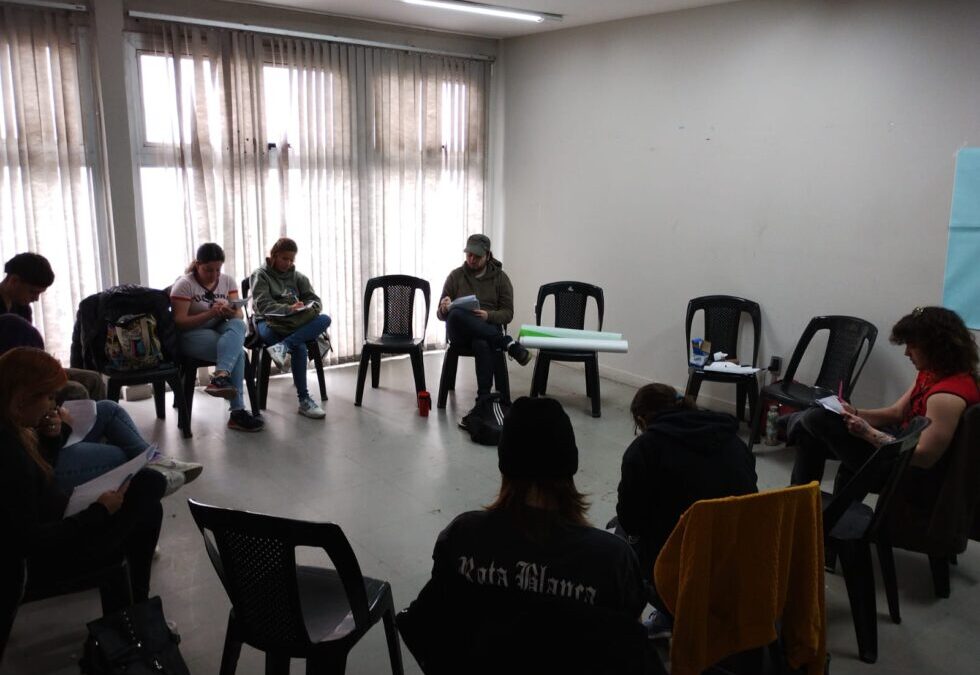 APRENDER A EMPRENDER: LANZAMIENTO Y PRIMER ENCUENTRO DE UNA CAPACITACIÓN PARA JÓVENES EN HABILIDADES VINCULADAS AL AUTOEMPLEO